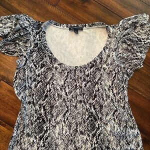 INC International Concepts Black and White Fitted Flutter Sleeve Blouse